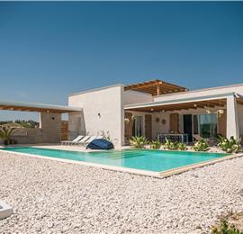 2 bedroom villa with infinity pool, near Alcamo, sleeps 4-5